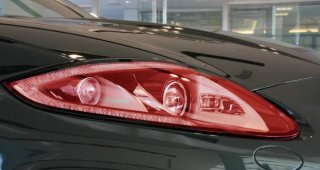【汽車(chē)大燈變成紅色】不用貼膜也能實(shí)現(xiàn)嗎？
